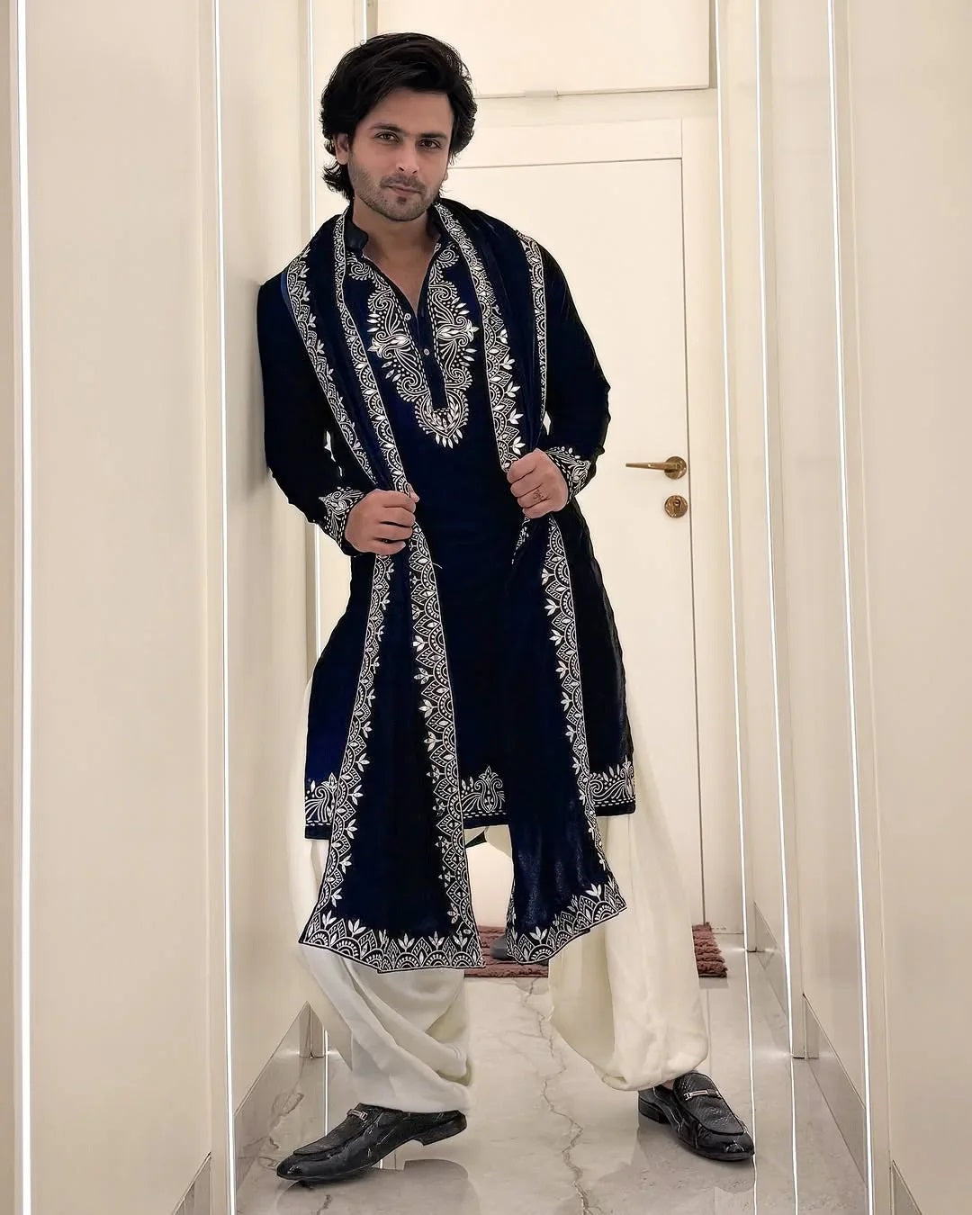 Black Kurta Cream pyjama With Dupatta Embroidery