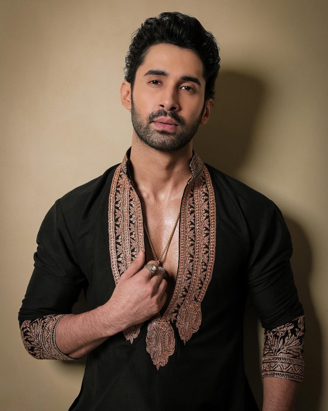 Z BLACK kurta pajama set with Embroidery