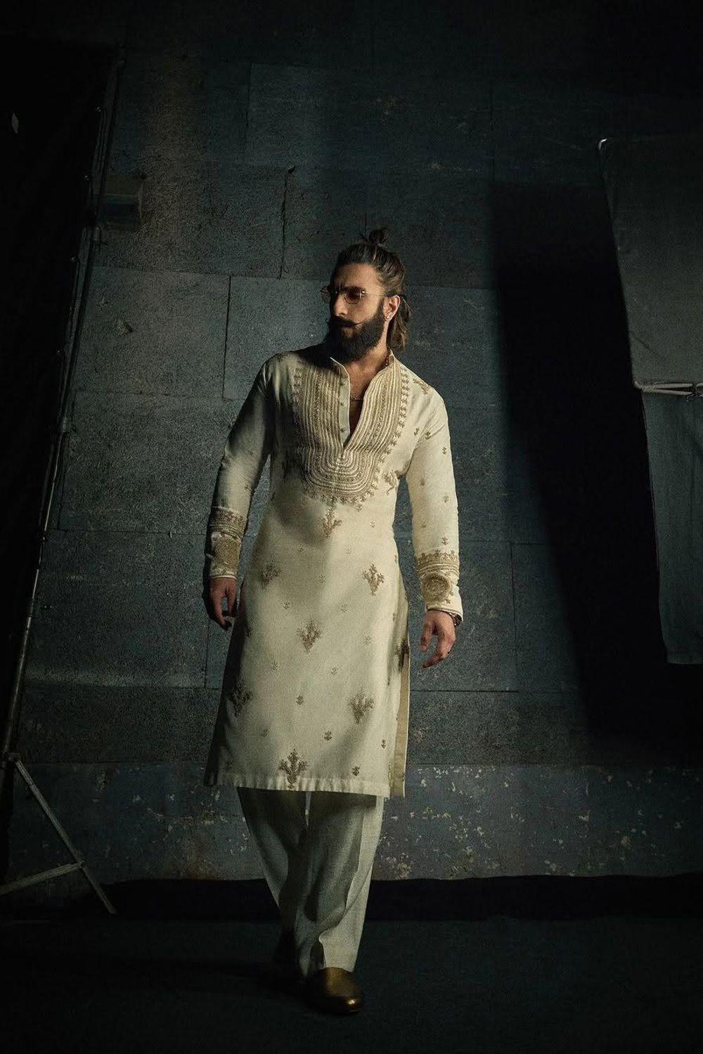 RANVEER SING KURTA PAJAMA WITH EMBROIDERY